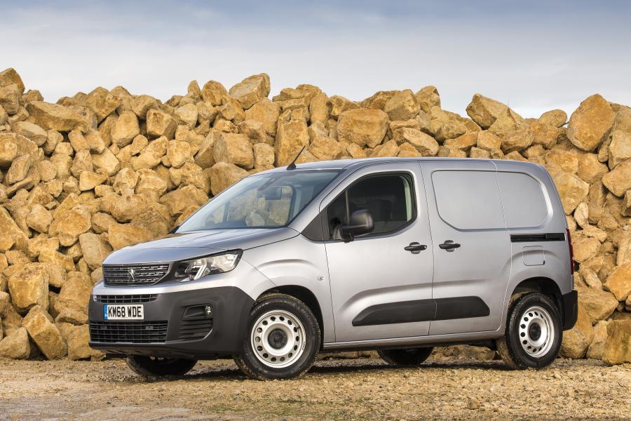  Peugeot Partner 2018 года  (UK) (фото 6 из 10)